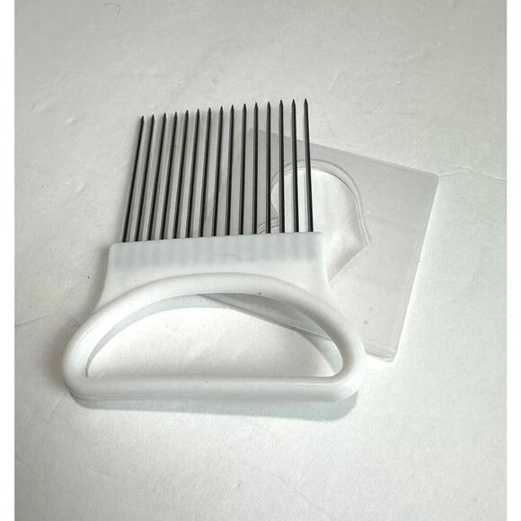 White Plastic Handle Stainless Steel Onion Slicer with Heart Case - Picture 3 of 4